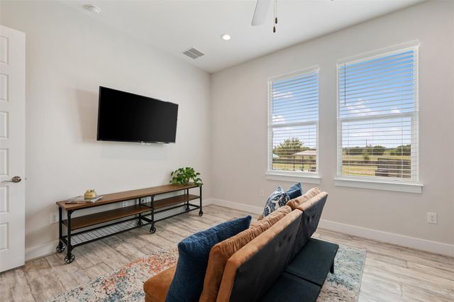 100 Huerta RD, Florence, TX 76527