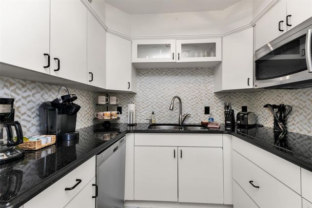700 W VENICE AVENUE 206, Venice, FL 34285