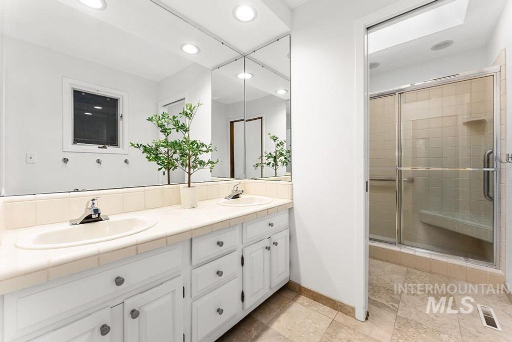 1062 E Harcourt Dr, Boise, ID 83702 photo 16