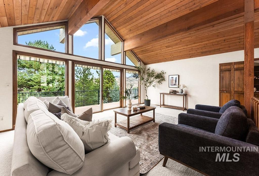 1062 E Harcourt Dr, Boise, ID 83702 photo 4