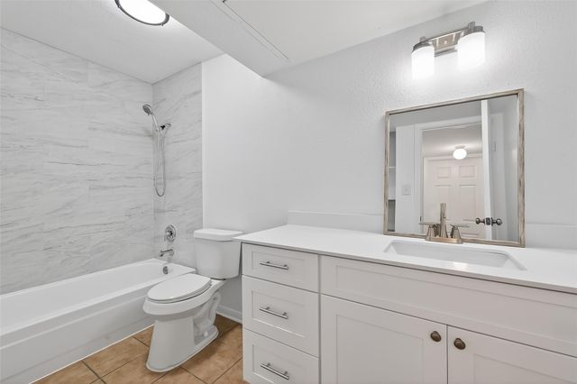 3770 Lovers Wood Lane 1006, Houston, TX 77014