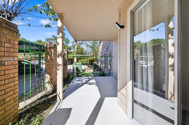 3770 Lovers Wood Lane 1006, Houston, TX 77014