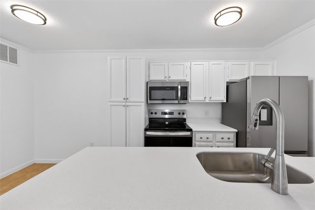 3770 Lovers Wood Lane 1006, Houston, TX 77014