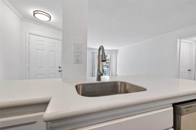 3770 Lovers Wood Lane 1006, Houston, TX 77014