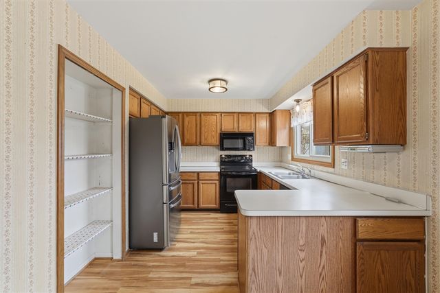 37962 Munger Drive, Livonia, MI 48154
