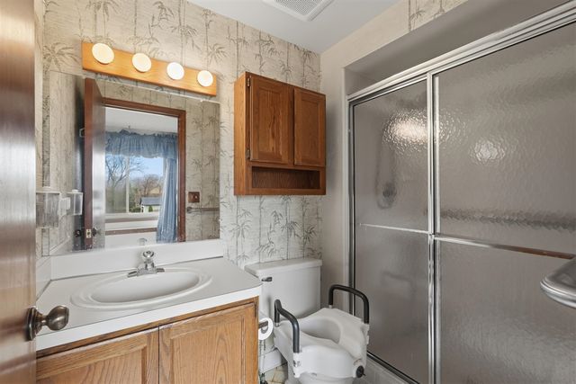 37962 Munger Drive, Livonia, MI 48154