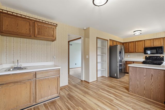 37962 Munger Drive, Livonia, MI 48154