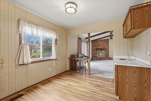 37962 Munger Drive, Livonia, MI 48154