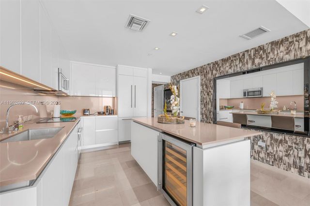 88 SW 7th Street 3806, Miami, FL 33130
