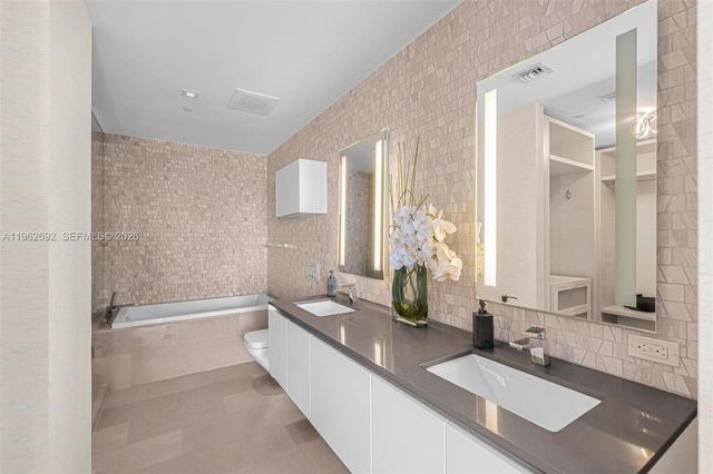 88 SW 7th Street 3806, Miami, FL 33130