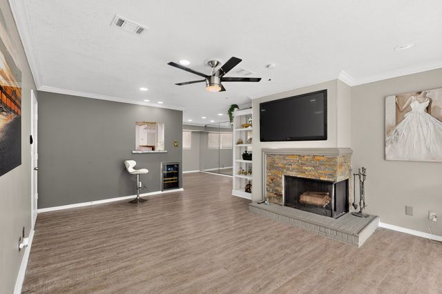 7812 Royal Lane 210, Dallas, TX 75230