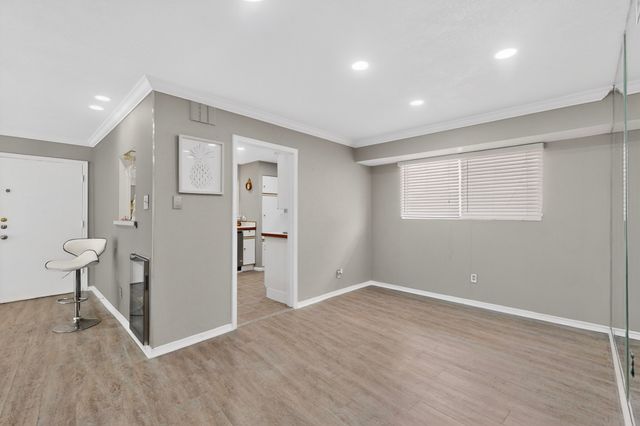 7812 Royal Lane 210, Dallas, TX 75230