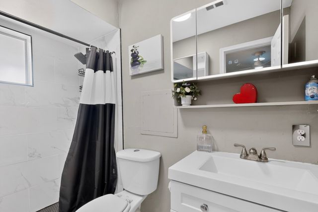 7812 Royal Lane 210, Dallas, TX 75230