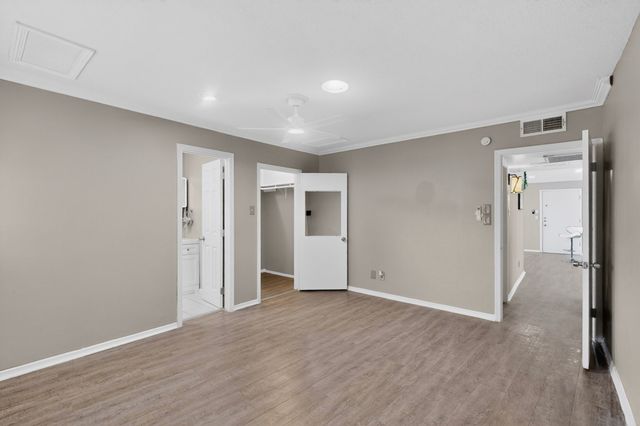 7812 Royal Lane 210, Dallas, TX 75230