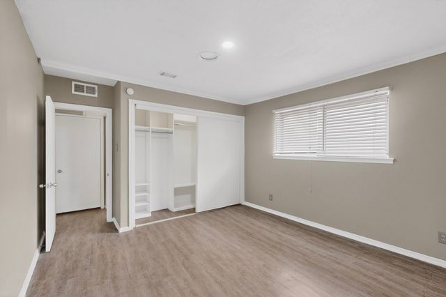 7812 Royal Lane 210, Dallas, TX 75230