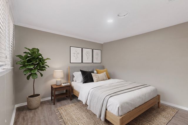 7812 Royal Lane 210, Dallas, TX 75230