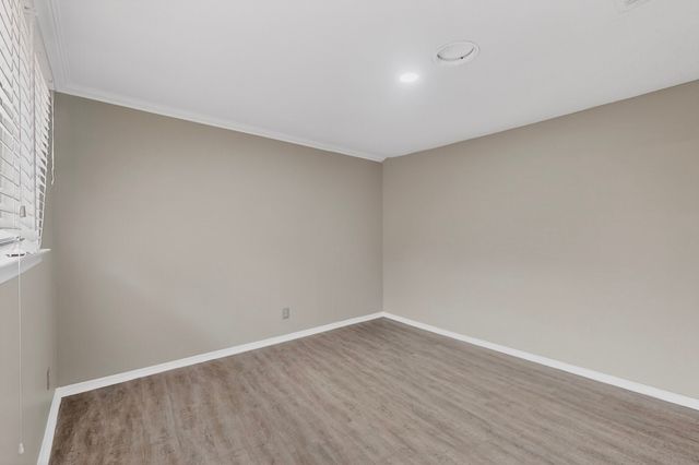 7812 Royal Lane 210, Dallas, TX 75230