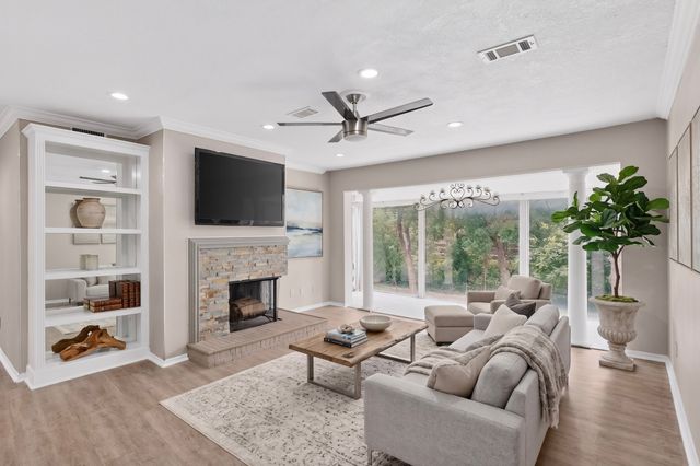 7812 Royal Lane 210, Dallas, TX 75230