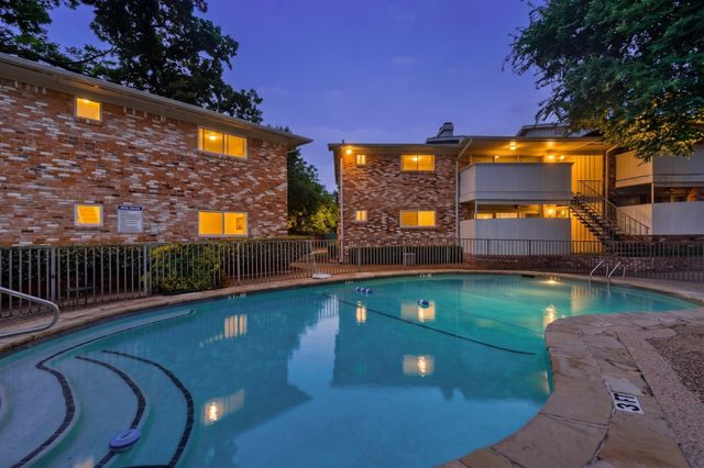 7812 Royal Lane 210, Dallas, TX 75230