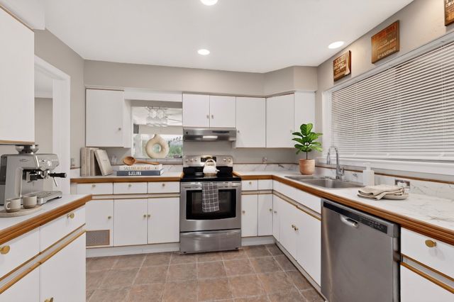 7812 Royal Lane 210, Dallas, TX 75230