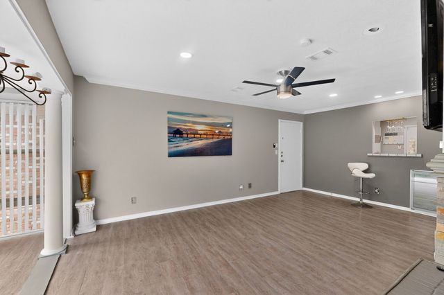 7812 Royal Lane 210, Dallas, TX 75230