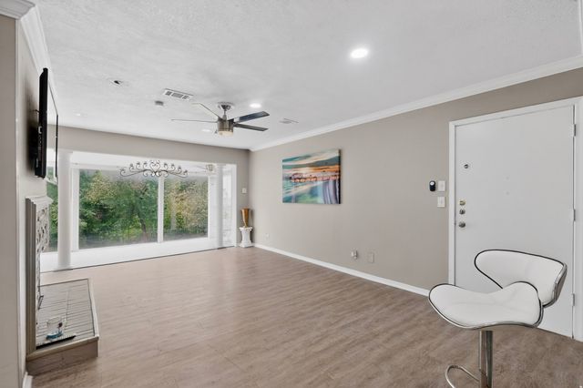 7812 Royal Lane 210, Dallas, TX 75230
