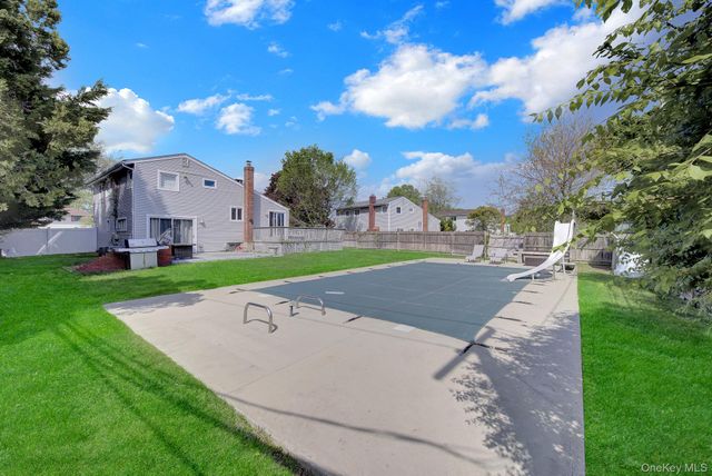 4 Seneca Drive, Commack, NY 11725