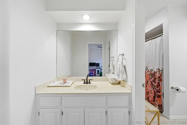 3615 E 102nd Street, Tulsa, OK 74137