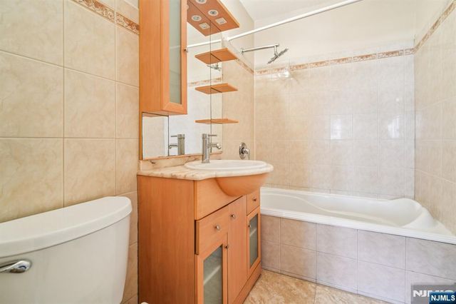 555 North Avenue 8-P, Fort Lee, NJ 07024