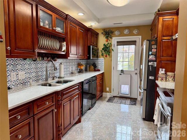 101 Rivercliff Drive, Hudson, NC 28638