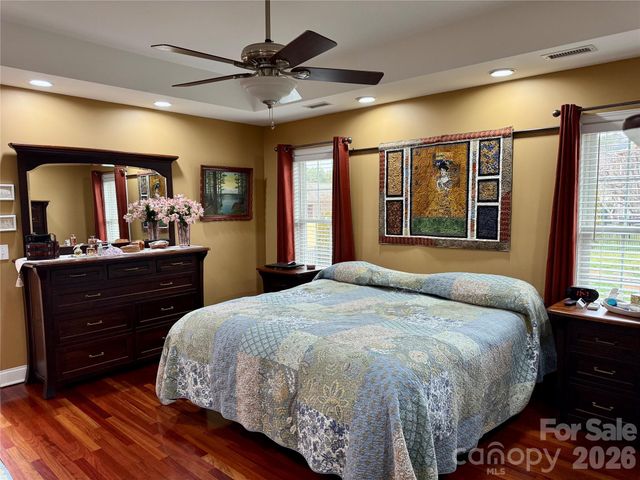 101 Rivercliff Drive, Hudson, NC 28638