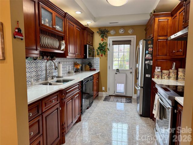 101 Rivercliff Drive, Hudson, NC 28638