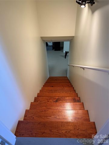 101 Rivercliff Drive, Hudson, NC 28638