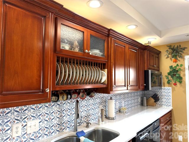 101 Rivercliff Drive, Hudson, NC 28638