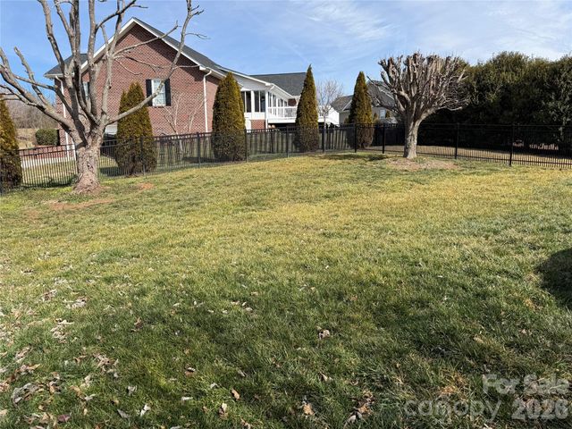 101 Rivercliff Drive, Hudson, NC 28638