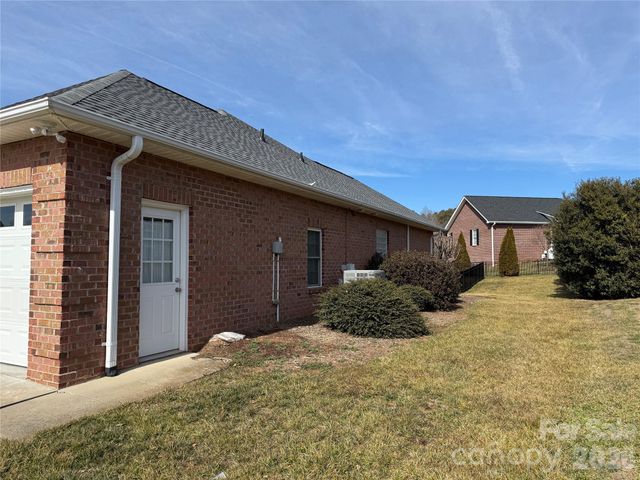 101 Rivercliff Drive, Hudson, NC 28638