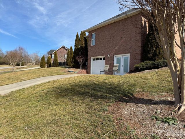 101 Rivercliff Drive, Hudson, NC 28638