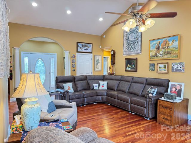 101 Rivercliff Drive, Hudson, NC 28638