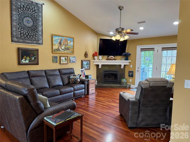 101 Rivercliff Drive, Hudson, NC 28638