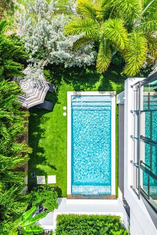 320 NE Wavecrest Way, Boca Raton, FL 33432