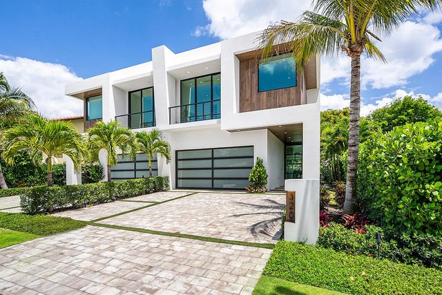 320 NE Wavecrest Way, Boca Raton, FL 33432