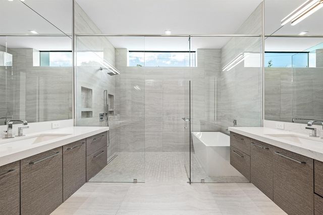 320 NE Wavecrest Way, Boca Raton, FL 33432