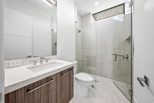 320 NE Wavecrest Way, Boca Raton, FL 33432