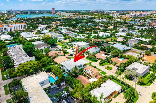 320 NE Wavecrest Way, Boca Raton, FL 33432