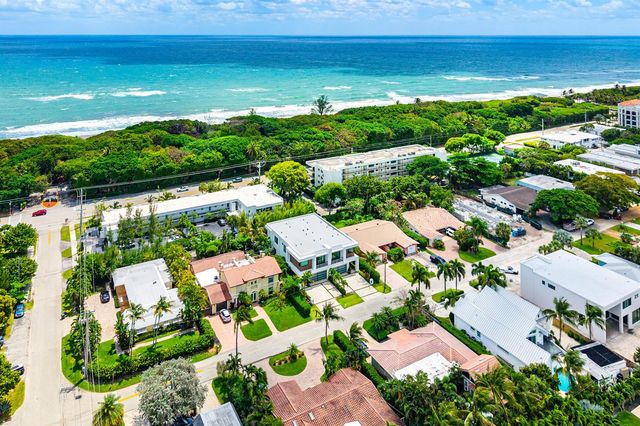 320 NE Wavecrest Way, Boca Raton, FL 33432