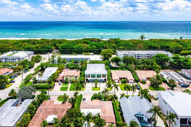 320 NE Wavecrest Way, Boca Raton, FL 33432