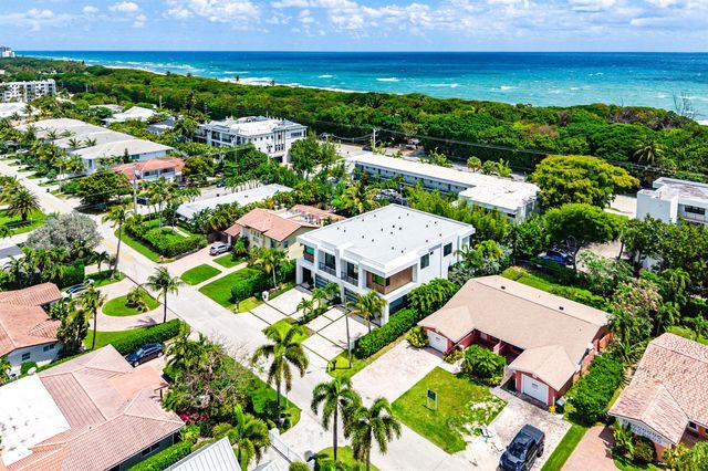 320 NE Wavecrest Way, Boca Raton, FL 33432