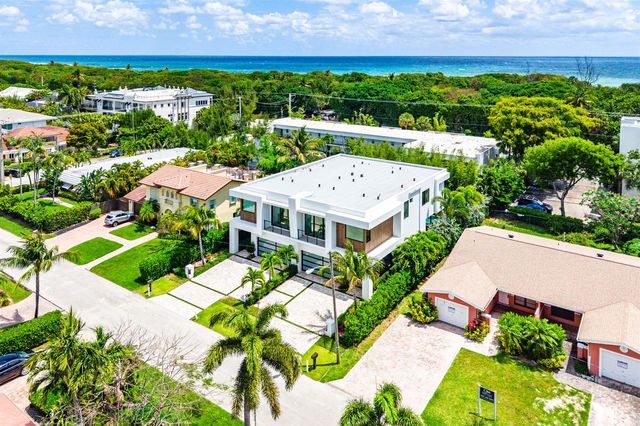 320 NE Wavecrest Way, Boca Raton, FL 33432