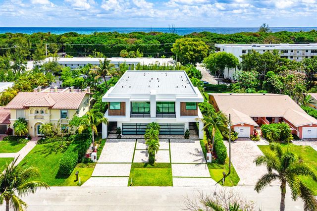320 NE Wavecrest Way, Boca Raton, FL 33432
