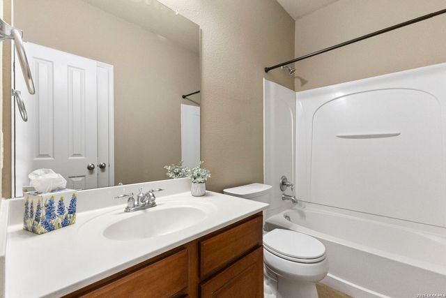 806 Point Valley, San Antonio, TX 78253